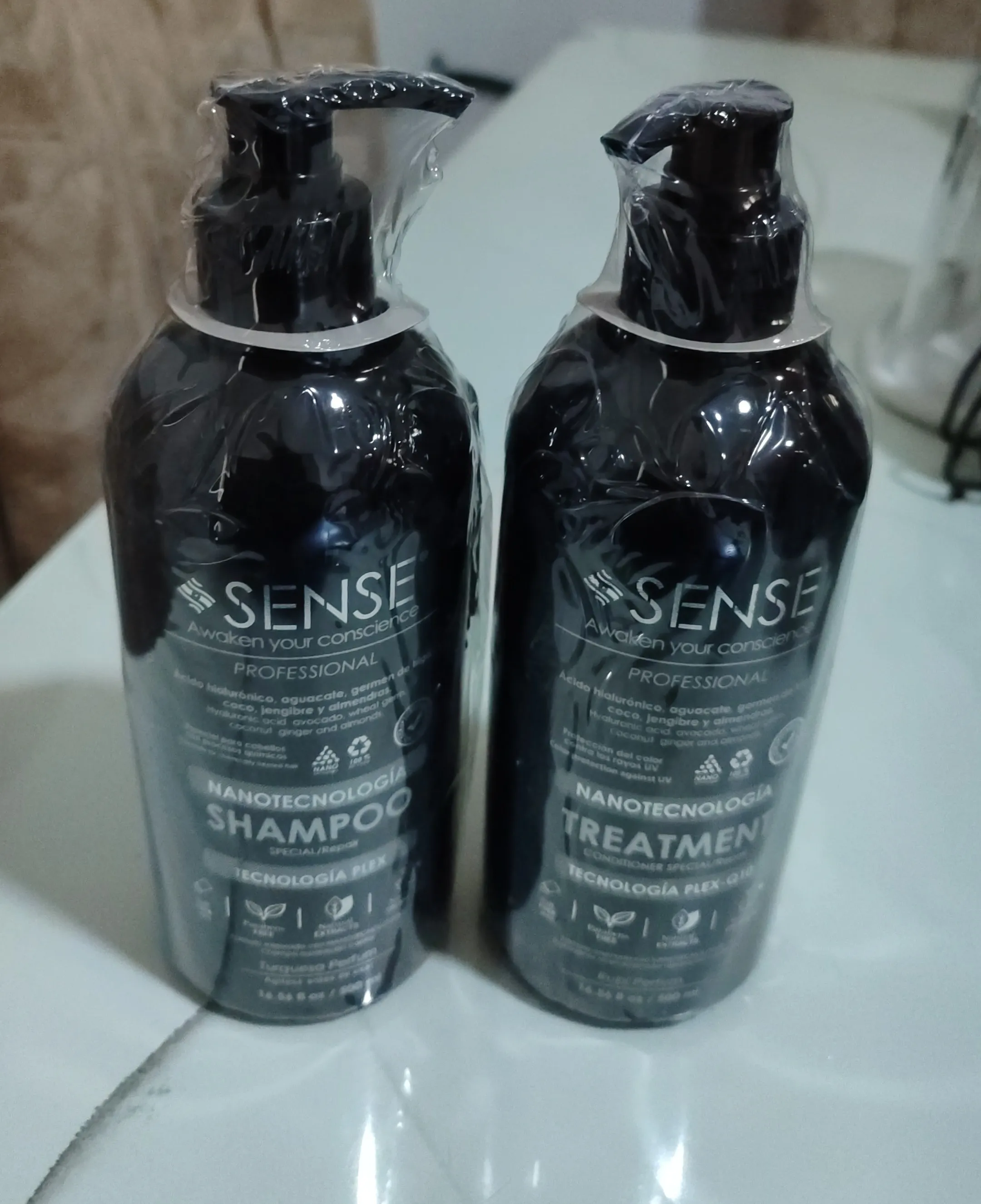 Combo Sense Nanoplex: tratamiento y champú de 500 ml en envase negro.